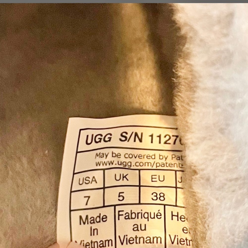 UGG FLUFF YEAH TIGER FLOWER
LIGHT GRAY WOOL SLIPPERS SANDALS SIZE 7 - Picture 10 of 12